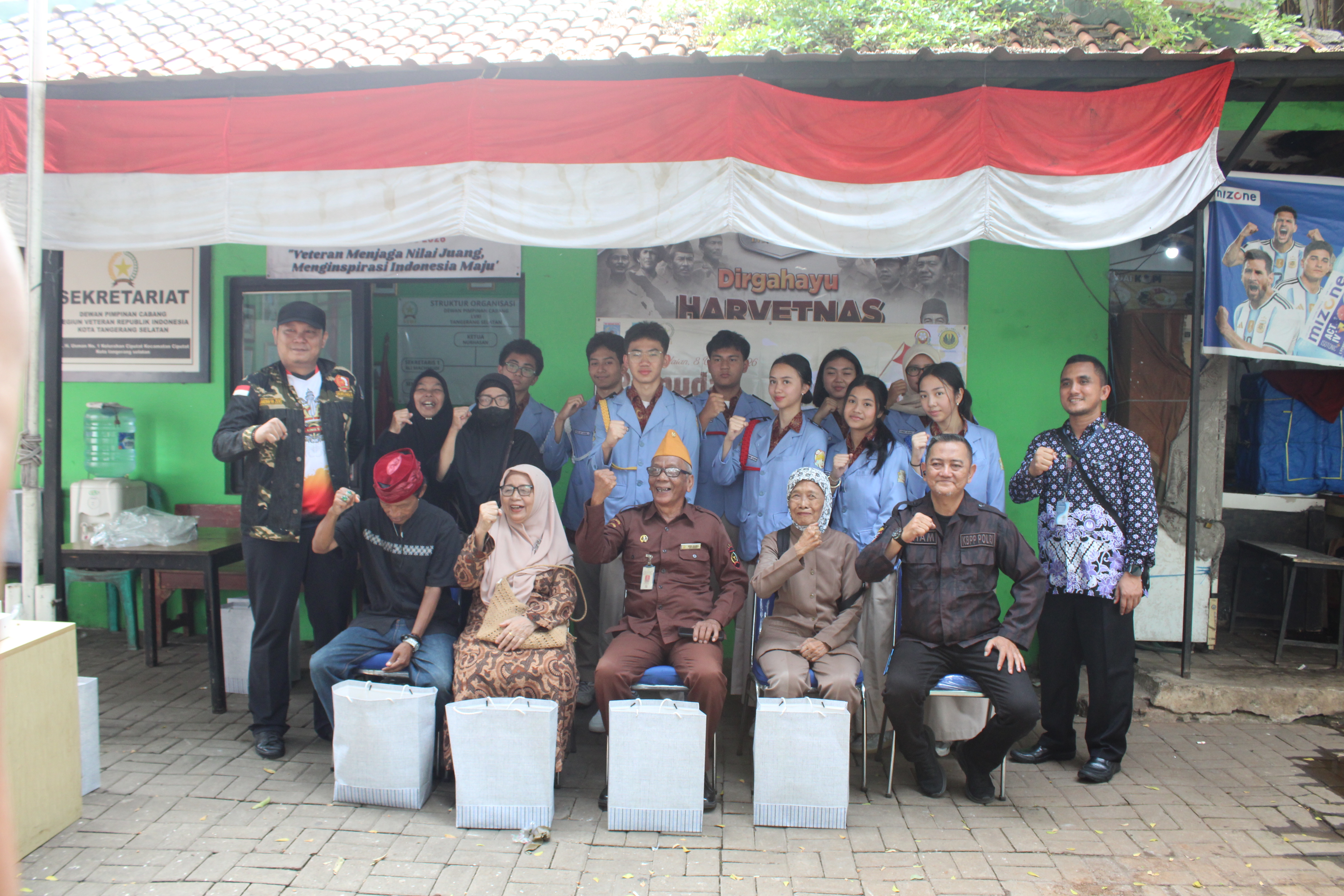 Semarak Bulan Pemuda Tangsel 2026: OSIS SMA Labschool Cirendeu Gelar Aksi 'Pemuda Peduli Veteran' di Markas LVRI